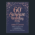 Invitación Surprise 60th Birthday Party - Navy & Rosa Gold<br><div class="desc">Sorpresa 60.ª Invitación a la fiesta de cumpleaños. Diseño elegante en oro rosa purpurina y marrón. Presenta un diseño elegante de tipo de letra y letra de guión. Mándame un mensaje si necesitas edad personalizado.</div>