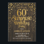 Invitación Surprise 60th Birthday Party - Wood & Gold<br><div class="desc">Sorpresa 60.ª Invitación a la fiesta de cumpleaños. Elegante diseño rústico con estampado de madera marrón oscura y oro falso purpurina. Presenta un diseño elegante de tipo de letra y letra de guión. Mándame un mensaje si necesitas edad personalizado.</div>