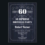 Invitación Surprise 60th Birthday - Patrón de Madera Naval<br><div class="desc">Sorpresa 60.ª Invitación de cumpleaños Elegante diseño retro con un patrón de madera azul marino. ¡Salud a 60 años!</div>