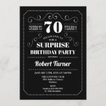 Invitación Surprise 70th Birthday - Blanco Negro<br><div class="desc">Sorpresa Invitación a los 70 Años. Elegante diseño de pizarra retro en blanco y negro. ¡Salud a 70 años! Se puede personalizar para mostrar cualquier edad.</div>