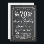 Invitación Surprise 70th Birthday Invitation Chalkboard<br><div class="desc">Invitación de cumpleaños 70 sorpresa con fondo de pizarra rústica y patrón de flor floral, negro y blanco. Cumpleaños de adultos. Cumpleaños de hombres o mujeres. Invite a un niño o a una Chica. 13.º 15.º 16.º 18.º 20.21.30.40.50.60.70.80.90.100. Cualquier edad. Para una mayor personalización, haga clic en el botón "Personalizar"...</div>