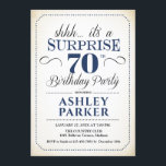 Invitación Surprise 70th Birthday Party<br><div class="desc">Sorpresa 70.ª Invitación a la fiesta de cumpleaños. Sencillo diseño elegante en blanco,  azul marino y negro. Presenta una fuente de script elegante. Celebración sorpresa de cumpleaños para hombre o mujer. ¡Se puede personalizar en cualquier edad!</div>