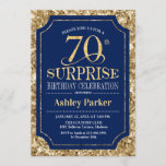 Invitación Surprise 70th Birthday Party<br><div class="desc">Sorpresa 70.ª Invitación a la celebración de cumpleaños. Elegante diseño elegante en tonos azul marino y purpurina. Presenta una fuente de script elegante. Mándame un mensaje si necesitas más personalización.</div>