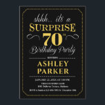 Invitación Surprise 70th Birthday Party - Black Gold<br><div class="desc">Sorpresa 70.ª Invitación a la fiesta de cumpleaños. Sencillo diseño elegante en blanco y oro negro. Presenta una fuente de script elegante. Celebración sorpresa de cumpleaños para hombre o mujer. ¡Se puede personalizar en cualquier edad!</div>