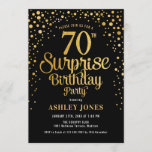 Invitación Surprise 70th Birthday Party - Black & Gold<br><div class="desc">Sorpresa 70.ª Invitación a la fiesta de cumpleaños. Elegante diseño de oro negro y falso purpurina. Presenta un diseño elegante de tipo de letra y letra de guión. Mándame un mensaje si necesitas edad personalizado.</div>