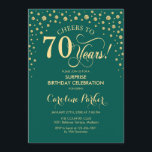 Invitación Surprise 70th Birthday Party - Emerald Green Gold<br><div class="desc">Sorpresa 70.ª Invitación a la fiesta de cumpleaños. Elegante diseño de color verde esmeralda y falso oro purpurina. Presenta el tipo de letra de guión y los diamantes confetti. ¡Saludos a 70 años! Mándame un mensaje si necesitas más personalización.</div>