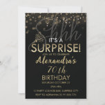 Invitación Surprise 70th Birthday Party for Women, Black<br><div class="desc">Prepárate para albergar la mejor fiesta sorpresa de cumpleaños con nuestra impresionante fiesta de cumpleaños sorpresa Shuuuh Black and Gold Invitation! Esta invitación es más que sólo una tarjeta; es una promesa de intriga, emoción y una celebración inolvidable. Características principales: Elegancia misteriosa: La invitación Shhhh Black y Gold agrega un...</div>