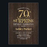 Invitación Surprise 70th Birthday Party - Gold Wood<br><div class="desc">Invitación a la celebración de cumpleaños número 70 de una sorpresa rústica. Elegante diseño elegante de madera marrón oscura y motivos de oro purpurina. Presenta una fuente de script elegante. Mándame un mensaje si necesitas más personalización.</div>