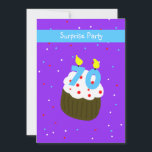 Invitación Surprise 70th Birthday Party Invitation Cupcake<br><div class="desc">Esta divertida tarta y la invitación sorpresa de cumpleaños número 70 de confetti incluye una vela "70" delante y la espalda es completamente personalizable por ti. Una buena manera de marcar el tono para un fiesta divertido. Henishofroe de derechos</div>