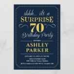 Invitación Surprise 70th Birthday Party - Navy Gold<br><div class="desc">Sorpresa 70.ª Invitación a la fiesta de cumpleaños. Sencillo diseño elegante en oro azul marino y amarillo. Presenta una fuente de script elegante. Celebración sorpresa de cumpleaños para hombre o mujer. ¡Se puede personalizar en cualquier edad!</div>