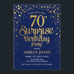 Invitación Surprise 70th Birthday Party - Navy & Gold<br><div class="desc">Sorpresa 70.ª Invitación a la fiesta de cumpleaños. Elegante diseño en azul marino y falso oro purpurina. Presenta un diseño elegante de tipo de letra y letra de guión. Mándame un mensaje si necesitas edad personalizado.</div>