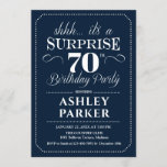 Invitación Surprise 70th Birthday Party - Navy White<br><div class="desc">Sorpresa 70.ª Invitación a la fiesta de cumpleaños. Diseño sencillo y elegante en azul marino y blanco. Presenta una fuente de script elegante. Celebración sorpresa de cumpleaños para hombre o mujer. ¡Se puede personalizar en cualquier edad!</div>