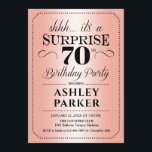 Invitación Surprise 70th Birthday Party - Rosa Gold<br><div class="desc">Sorpresa 70.ª Invitación a la fiesta de cumpleaños. Diseño sencillo y elegante en oro y negro rosa. Con un patrón de Relieve metalizado de oro falso y un tipo de letra de guión elegante. Celebración sorpresa de cumpleaños para hombre o mujer. ¡Se puede personalizar en cualquier edad!</div>