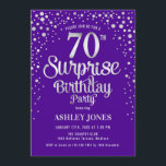 Invitación Surprise 70th Birthday Party - Silver & Purple<br><div class="desc">Sorpresa 70.ª Invitación a la fiesta de cumpleaños. Elegante diseño en púrpura real y purpurina de plata falsa. Presenta un diseño elegante de tipo de letra y letra de guión. Mándame un mensaje si necesitas edad personalizado.</div>
