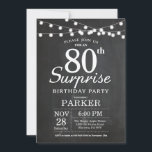 Invitación Surprise 80th Birthday Invitation Chalkboard<br><div class="desc">Sorpresa 80.ª Invitación de cumpleaños con las luces de cadena de Chalkboard. 13.º 15.º 16.º 18.º 21.30.40.50.60.70.80.90.100,  Cualquier edad. Para una mayor personalización,  haga clic en el botón "Personalizar" y utilice nuestra herramienta de diseño para modificar esta plantilla.</div>