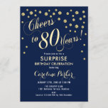 Invitación Surprise 80th Birthday Party<br><div class="desc">Sorpresa 80th Birthday Party Invitation Elegante diseño con falso oro purpurina y marina. Presenta el tipo de letra del guión y el perfil. ¡Saludos a 80 años! Mándame un mensaje si necesitas una edad personalizado.</div>