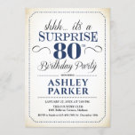 Invitación Surprise 80th Birthday Party<br><div class="desc">Sorpresa 80.ª Invitación a la fiesta de cumpleaños. Sencillo diseño elegante en blanco,  azul marino y negro. Presenta una fuente de script elegante. Celebración sorpresa de cumpleaños para hombre o mujer. ¡Se puede personalizar en cualquier edad!</div>