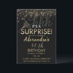 Invitación Surprise 80th Birthday Party for Women, Black<br><div class="desc">Prepárate para albergar la mejor fiesta sorpresa de cumpleaños con nuestra impresionante fiesta de cumpleaños sorpresa Shuuuh Black and Gold Invitation! Esta invitación es más que sólo una tarjeta; es una promesa de intriga, emoción y una celebración inolvidable. Características principales: Elegancia misteriosa: La invitación Shhhh Black y Gold agrega un...</div>