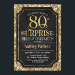 Invitación Surprise 80th Birthday Party - Gold Black<br><div class="desc">Invitación a la celebración de cumpleaños número 80 de sorpresa. Elegante diseño elegante con un patrón oro negro y falso purpurina. Presenta una fuente de script elegante. Mándame un mensaje si necesitas más personalización.</div>
