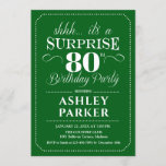 Invitación Surprise 80th Birthday Party - Green White<br><div class="desc">Sorpresa 80.ª Invitación a la fiesta de cumpleaños. Diseño sencillo y elegante en blanco y verde. Presenta una fuente de script elegante. Celebración sorpresa de cumpleaños para hombre o mujer. ¡Se puede personalizar en cualquier edad!</div>