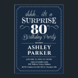 Invitación Surprise 80th Birthday Party - Navy White<br><div class="desc">Sorpresa 80.ª Invitación a la fiesta de cumpleaños. Diseño sencillo y elegante en azul marino y blanco. Presenta una fuente de script elegante. Celebración sorpresa de cumpleaños para hombre o mujer. ¡Se puede personalizar en cualquier edad!</div>