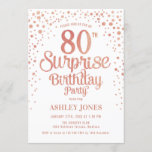 Invitación Surprise 80th Birthday Party - Rosa Gold & White<br><div class="desc">Sorpresa 80.ª Invitación a la fiesta de cumpleaños. Elegante diseño de rosa blanco y falso purpurina. Presenta un diseño elegante de tipo de letra y letra de guión. Mándame un mensaje si necesitas edad personalizado.</div>