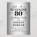 Invitación Surprise 80th Birthday Party - Silver<br><div class="desc">Sorpresa 80.ª Invitación a la fiesta de cumpleaños. Diseño sencillo y elegante en plata y negro. Con un patrón de Relieve metalizado plateado falso y un tipo de letra de guión elegante. Celebración sorpresa de cumpleaños para hombre o mujer. ¡Se puede personalizar en cualquier edad!</div>