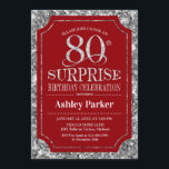 Invitación Surprise 80th Birthday Party - Silver Red<br><div class="desc">Invitación a la celebración de cumpleaños número 80 de sorpresa. Elegante diseño elegante en tonos rojos oscuros y purpurinas falsos de plata. Presenta una fuente de script elegante. Mándame un mensaje si necesitas más personalización.</div>