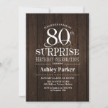 Invitación Surprise 80th Birthday Party - Wood<br><div class="desc">Invitación a la celebración de cumpleaños número 80 de una sorpresa rústica. Elegante diseño de estilo elegante,  con motivos de madera marrón oscura. Presenta una fuente de script elegante. Mándame un mensaje si necesitas más personalización.</div>