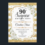 Invitación Surprise 90th Birthday - Gold White<br><div class="desc">Sorpresa Invitación a Cumpleaños 90. Diseño femenino con falso oro purpurina. Presenta rayas,  rosas blancas,  fuente de guión y confeti. Perfecto para una elegante fiesta de cumpleaños. Se puede personalizar para mostrar cualquier edad. Mándame un mensaje si necesitas más personalización.</div>