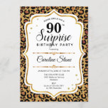 Invitación Surprise 90th Birthday - Leopard Gold White<br><div class="desc">Sorpresa Invitación a Cumpleaños 90. Diseño femenino con falso oro purpurina. Presenta papel de cheetah de leopardo animal,  letra de guión y confeti. Perfecto para una elegante fiesta de cumpleaños. Se puede personalizar para mostrar cualquier edad. Mándame un mensaje si necesitas más personalización.</div>