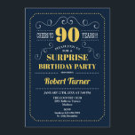 Invitación Surprise 90th Birthday - Oro de Marina<br><div class="desc">Sorpresa Invitación a Cumpleaños 90. Elegante diseño retro azul marino y dorado amarillo. ¡Saludos a 90 años! se puede personalizar para mostrar cualquier edad.</div>