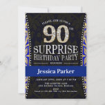 Invitación Surprise 90th Birthday Party - Azul de la Marina d<br><div class="desc">Sorpresa 90 cumpleaños invitación para mujeres o hombres. Elegante diseño en falso oro purpurina,  negro y azul real. Presenta el tipo de letra del guión y el número de diamante. Perfecto para una elegante celebración de cumpleaños sorpresa.</div>