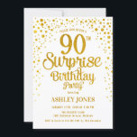 Invitación Surprise 90th Birthday Party - Oro y Blanco<br><div class="desc">Sorpresa 90.ª Invitación a la fiesta de cumpleaños. Elegante diseño de oro blanco y falso purpurina. Presenta un diseño elegante de tipo de letra y letra de guión. Mándame un mensaje si necesitas edad personalizado.</div>