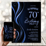 Invitación Surprise Black Blue 70th Birthday Party<br><div class="desc">Esta moderna invitación de cumpleaños 70 color negro y azul es el tono perfecto para un fiesta sorpresivo. Personalice fácilmente su invitación con el nombre del invitado, los detalles del fiesta y la información del lugar en sólo unos pocos clics. Podrás crear una noche llena de amor, risas y recuerdos...</div>