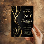 Invitación Surprise Black Gold 80th Birthday Party<br><div class="desc">Esta moderna invitación de cumpleaños 80 color negro y oro es el tono perfecto para un fiesta sorpresivo. Personalice fácilmente su invitación con el nombre del invitado, los detalles del fiesta y la información del lugar en sólo unos pocos clics. Podrás crear una noche llena de amor, risas y recuerdos...</div>