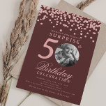 Invitación SURPRISE Photo 50th Birthday Rose Gold Burgundy<br><div class="desc">An elegant "50th Birthday" party invitation design with personalized photo,  modern typography and glitter confetti background.</div>