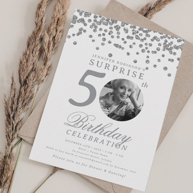 Invitación SURPRISE Photo 50th Birthday Silver Confetti (SURPRISE Photo 50th Birthday Silver Confetti Invitation)