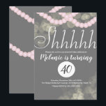 Invitación Surprise Shhhhhh Pink Pearl Bokeh Birthday Party<br><div class="desc">Las invitaciones para la fiesta sorpresa de cumpleaños incluyen perlas y luces de bokeh - diseñadas por Dream Big Digital Design</div>
