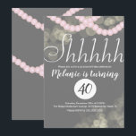 Invitación Surprise Shhhhhh Pink Pearl Bokeh Birthday Party<br><div class="desc">Las invitaciones para la fiesta sorpresa de cumpleaños incluyen perlas y luces de bokeh - diseñadas por Dream Big Digital Design</div>
