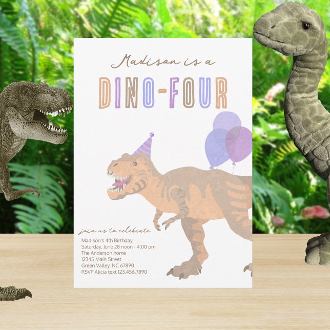 Invitación T-Rex Tan Dino-Four Cuarto Fiesta de Cumpleaños (Set the mood for the dinosaur birthday party with these cute dino four 4th birthday invitations)