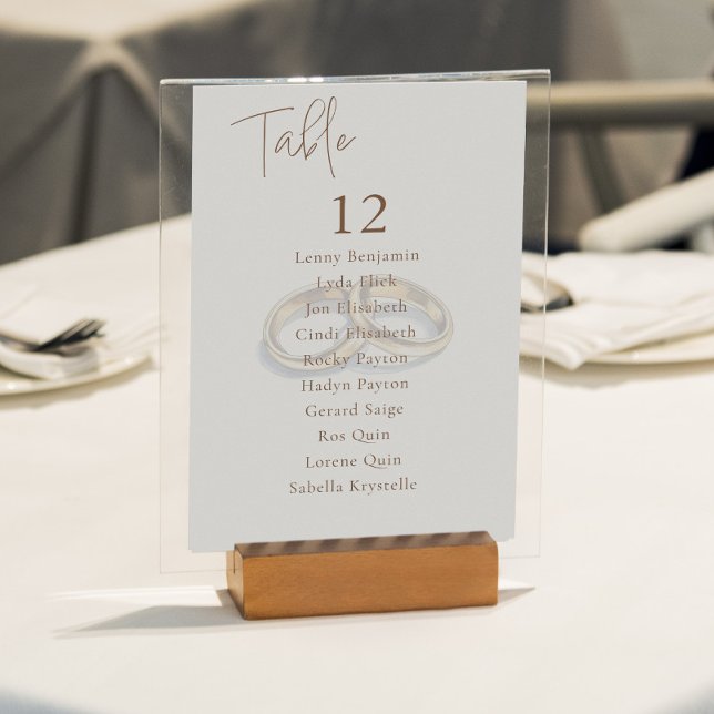Invitación Tabla de asientos número de tabla de anillos de Bo (Clear and elegant seating chart featuring two gold wedding rings, crisp table numbers and names.)