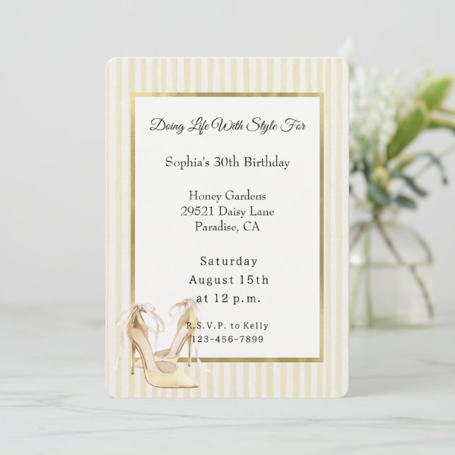 Invitación Tacones altos de rayas amarillas chic cumpleaños (Anverso de pie)