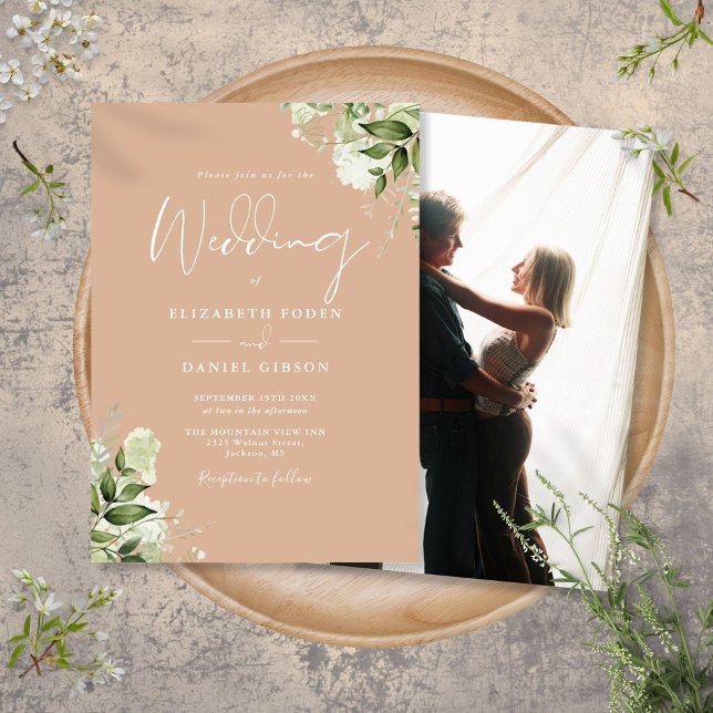 Invitación Tan Elegant Greenery Floral Photo Boda (Tan Elegant Greenery Floral Photo Wedding Invitation)