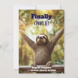 Invitación 🎓🦥Tarjeta de Celebración de Perezoso Travieso – 