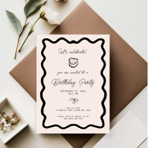 Invitación Tarta de cumpleaños con borde cursivo de lazo capr