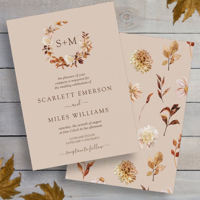 Invitación Taupe Fall Terracotta Monograma Wreath Boda (Taupe Fall Terracotta Monogram Wreath Wedding Invitation by Painted Paperie
)