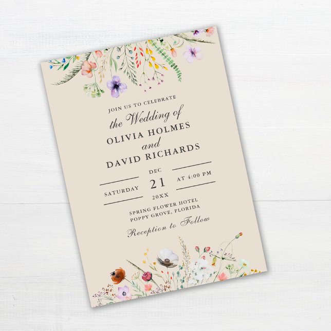 Invitación Taupe Watercolor Wildflower Meadow Boda (Taupe Watercolor Wildflower Meadow Wedding Invitation on white wooden table.)