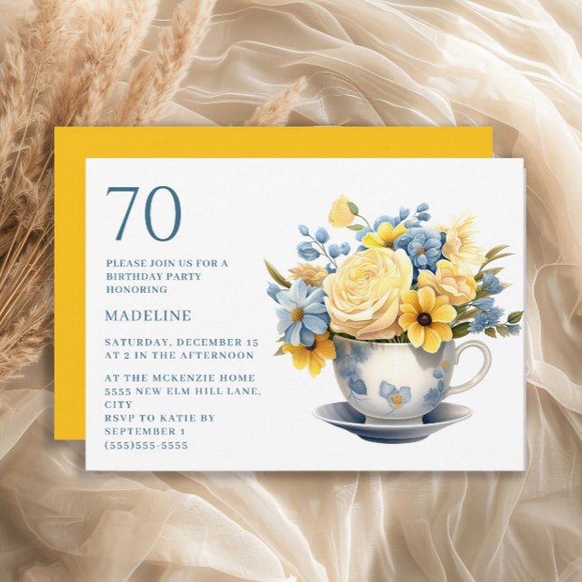 Invitación Teacup Flores azules amarillas 70 cumpleaños (Blue teacup and yellow flowers 70th birthday party invitation)
