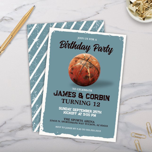 Invitación Tema de baloncesto de época Fiesta de observación  (Vintage blue grey birthday party invitation with modern basketball theme for dual double or boys)